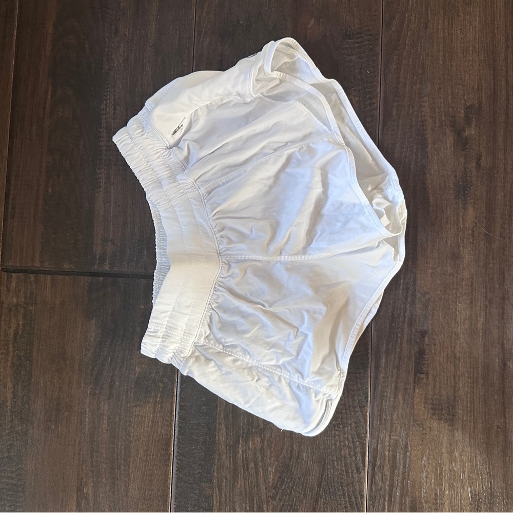 white lululemon hotty hot shorts